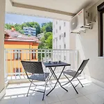 Skenderpasina Skyline 2-Bedroom Apartment With Balcony