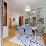 Skenderpasina Skyline 2-Bedroom Apartment With Balcony