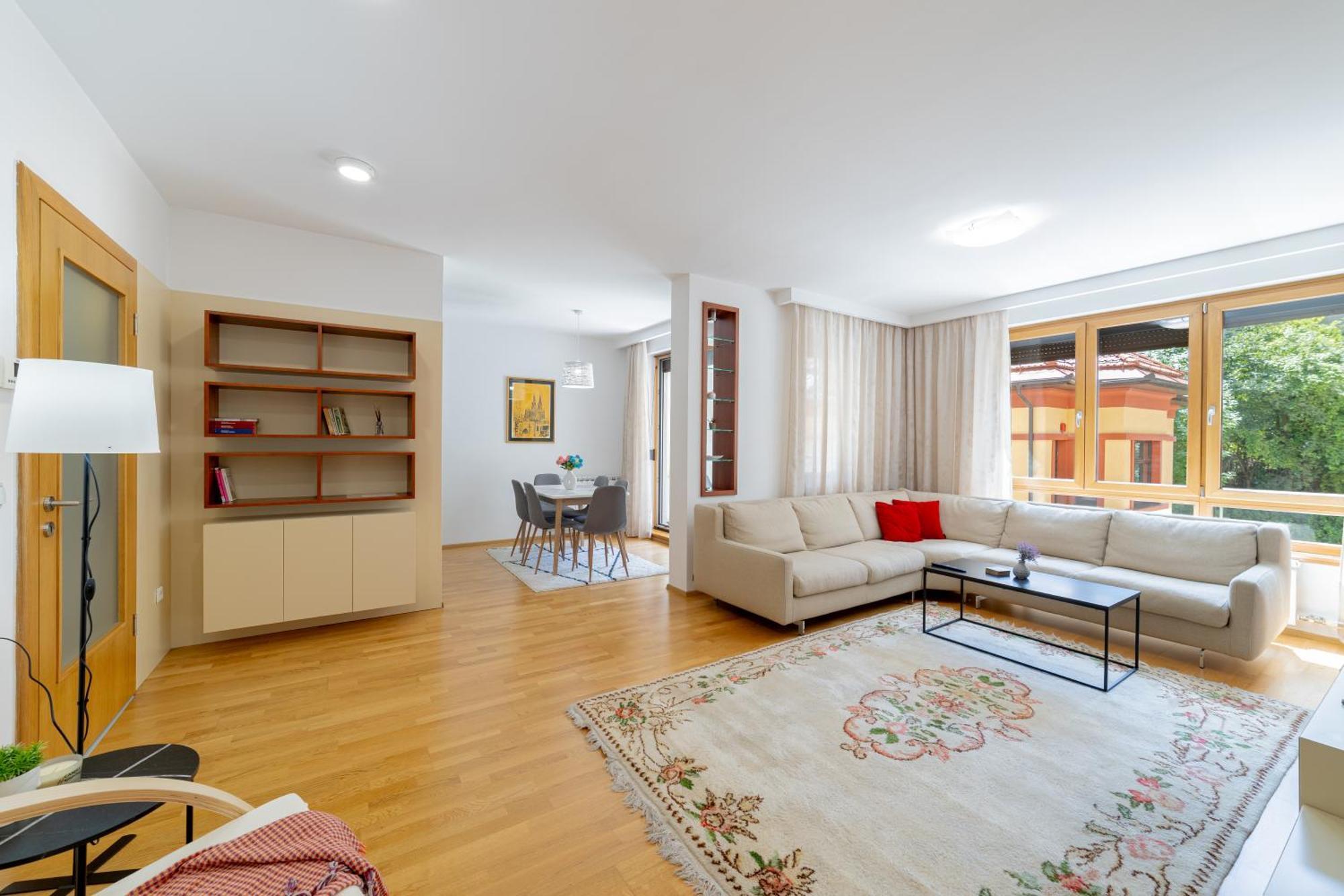 Skenderpasina Skyline 2-bedroom With Balcony Apartment