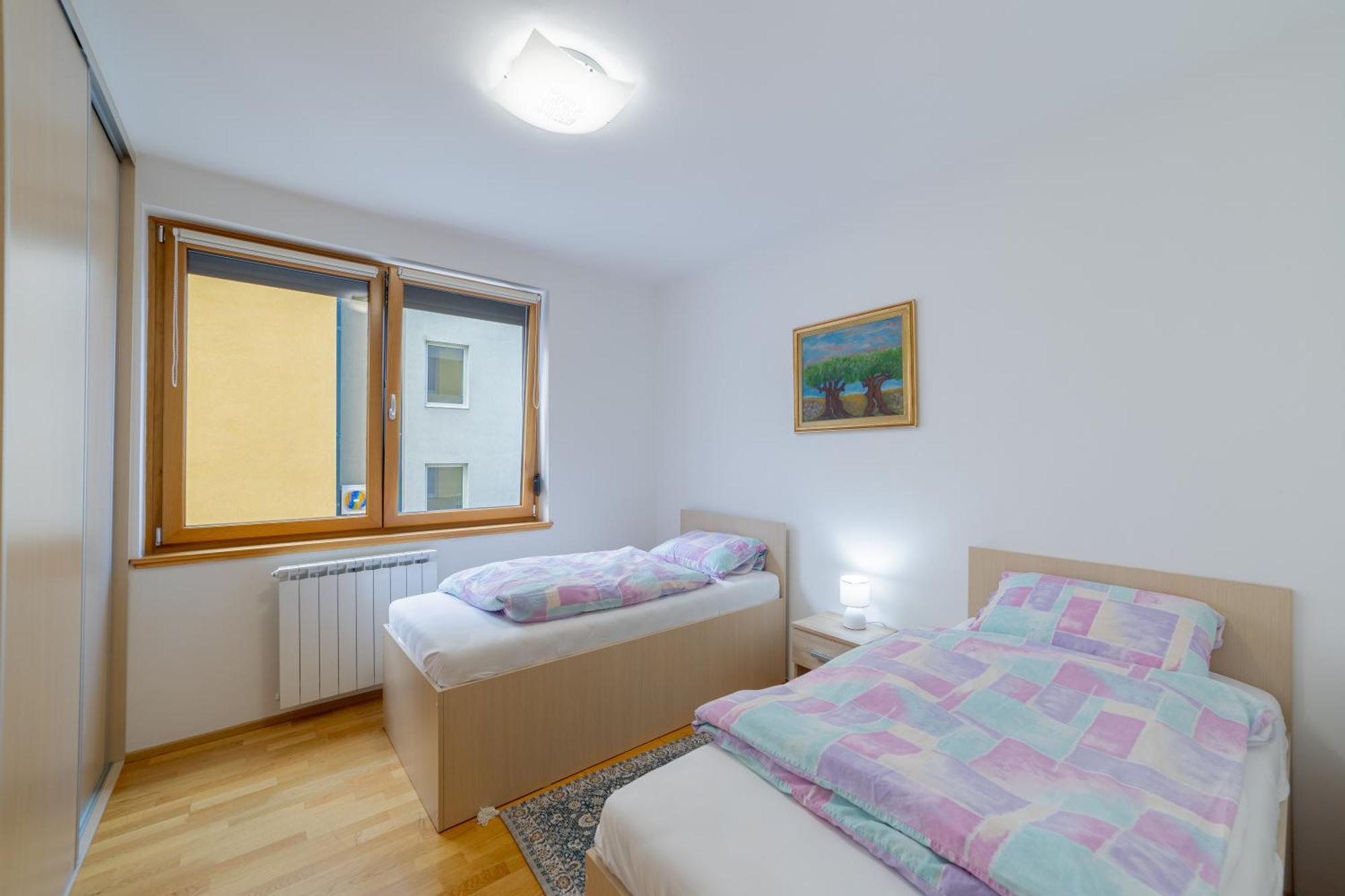 Skenderpasina Skyline 2-bedroom With Balcony * Sarajevo