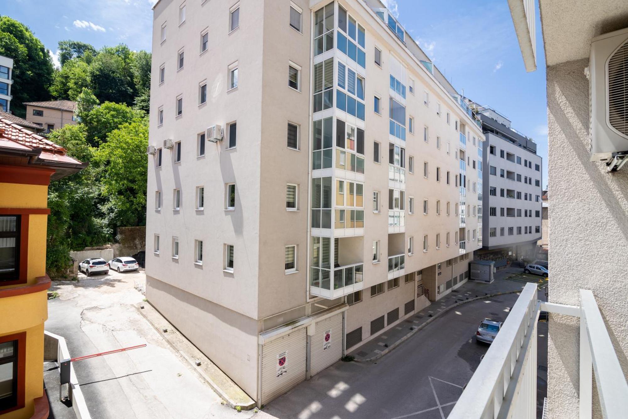 Apartment Skenderpasina Skyline 2-bedroom With Balcony