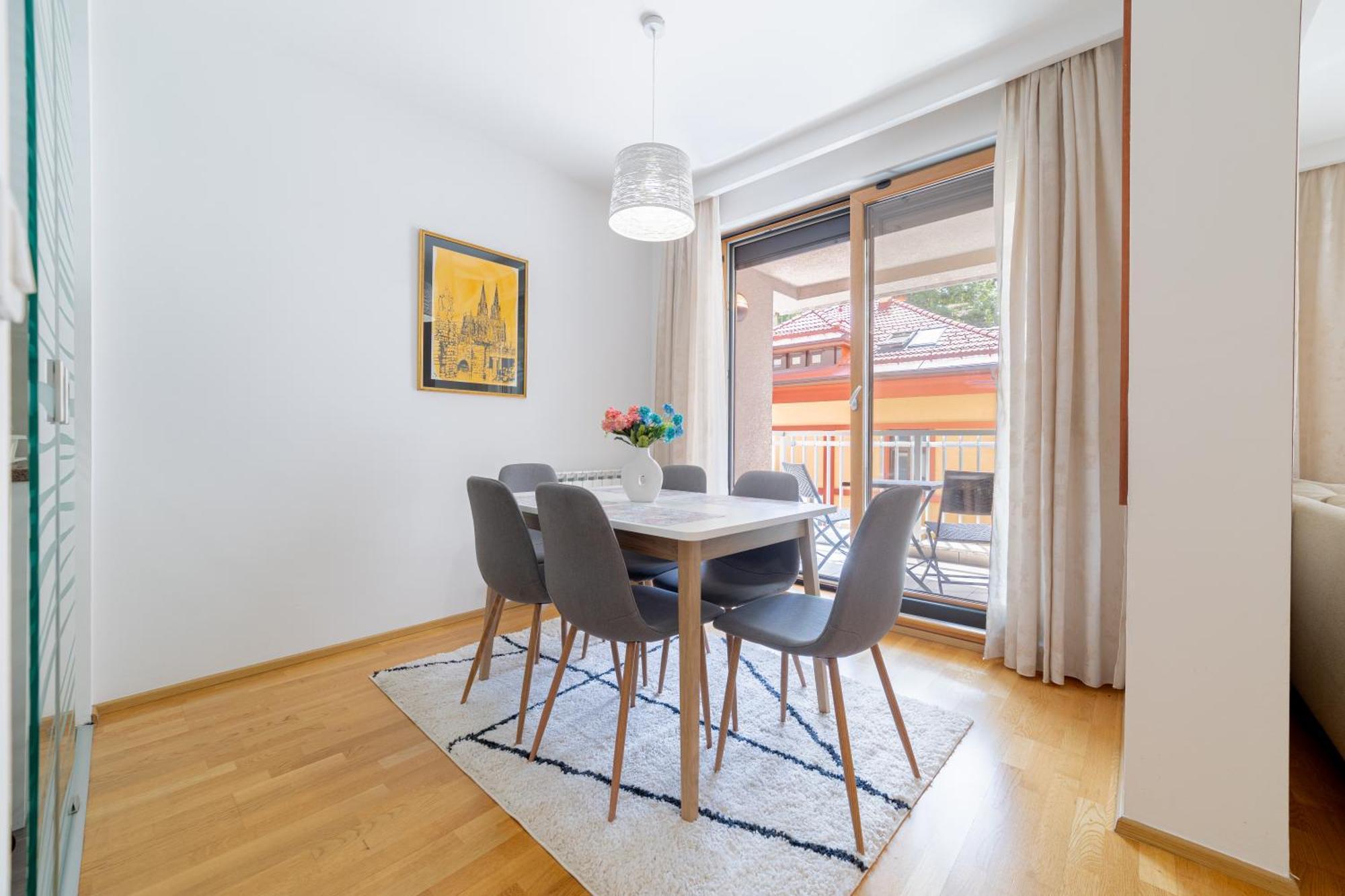 Skenderpasina Skyline 2-bedroom With Balcony