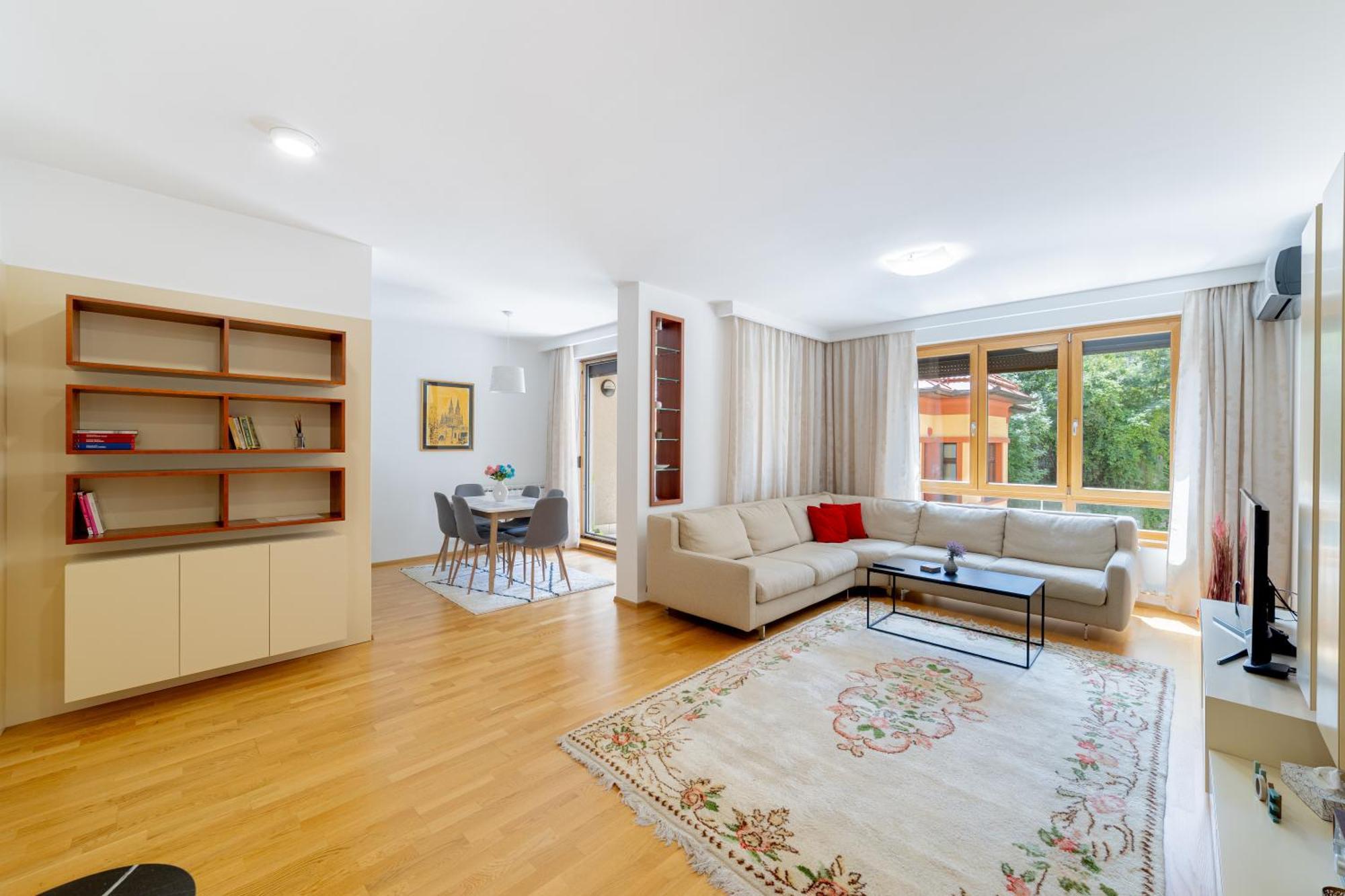 Skenderpasina Skyline 2-bedroom With Balcony * Sarajevo