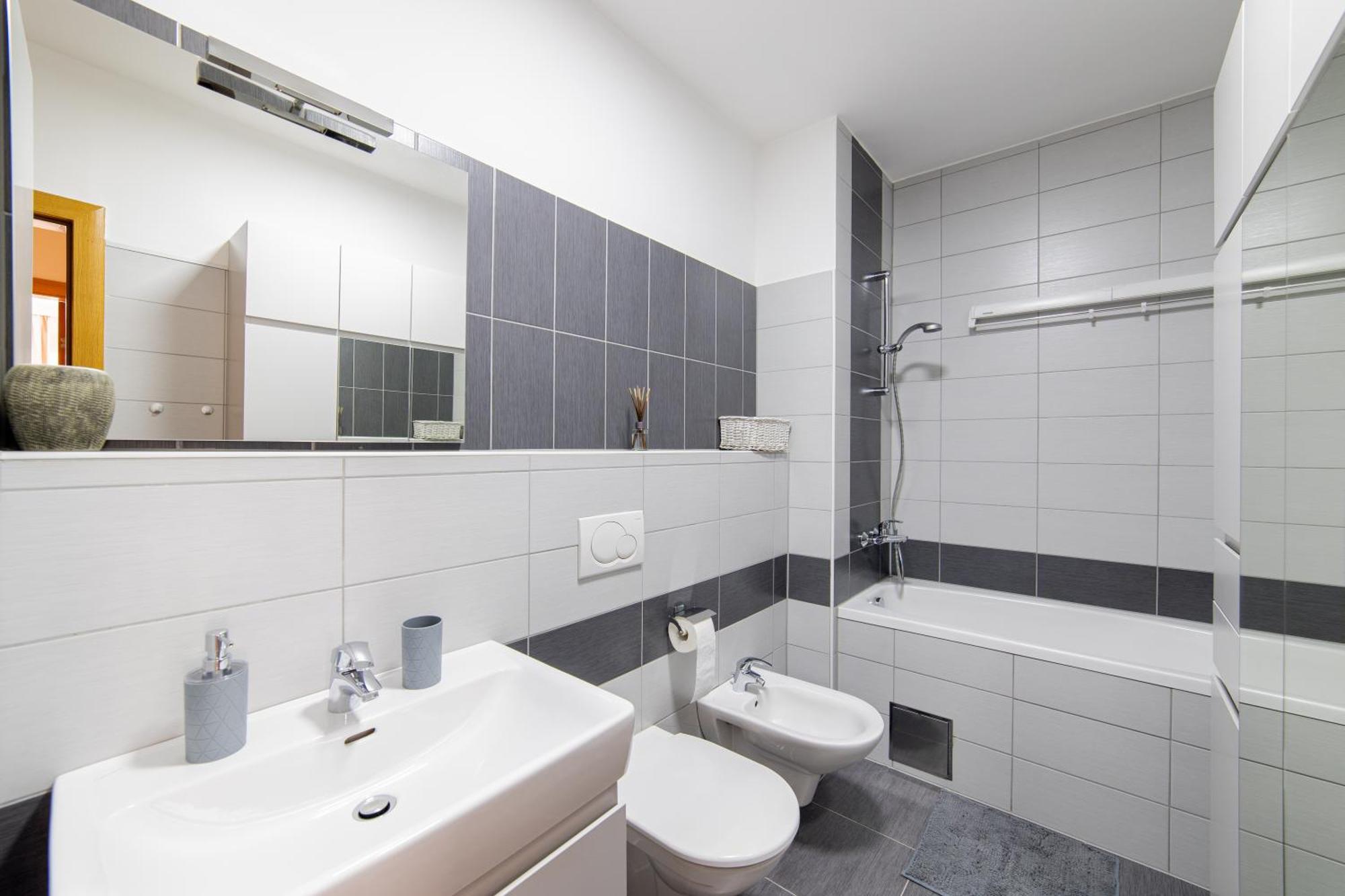 Skenderpasina Skyline 2-bedroom With Balcony *