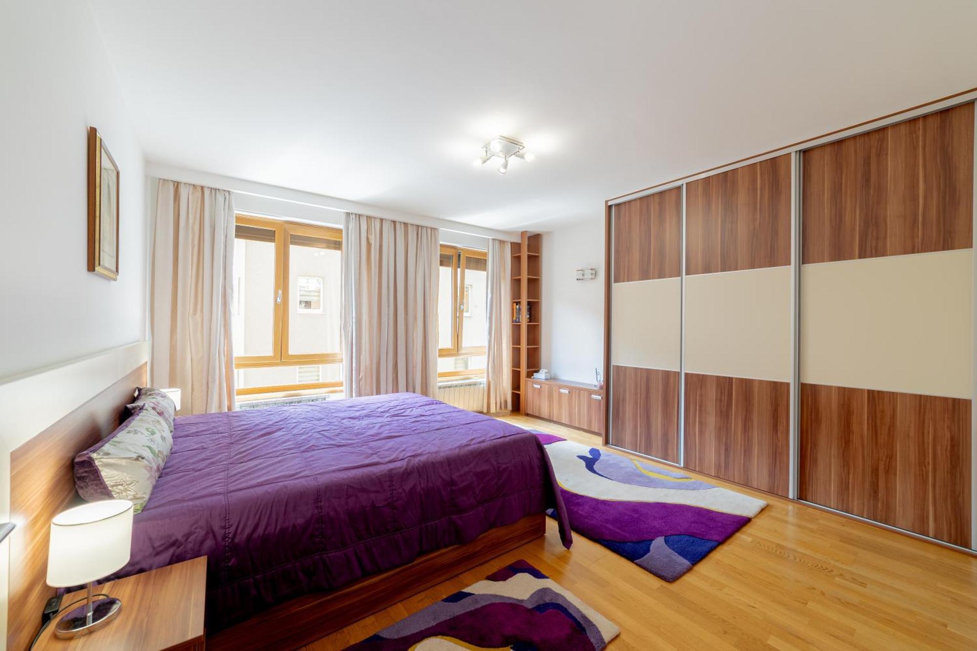 Skenderpasina Skyline 2-bedroom With Balcony *